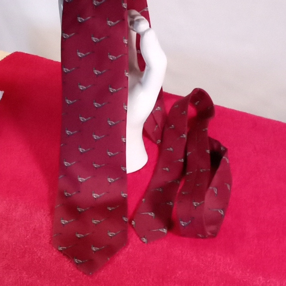 Robert Talbott Other - Men's Tie, with Pheasants birds. Burgundy color, nice gently worn.